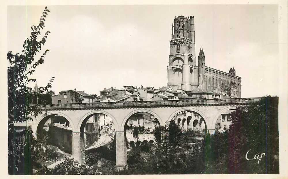 Vue de la cathédrale et du viaduc à Albi — Cap - Recto