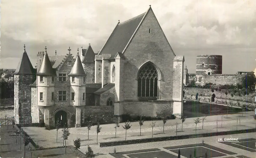 Schloss Caen — allgemeiner Blick — La Cigogne - Vorderseite