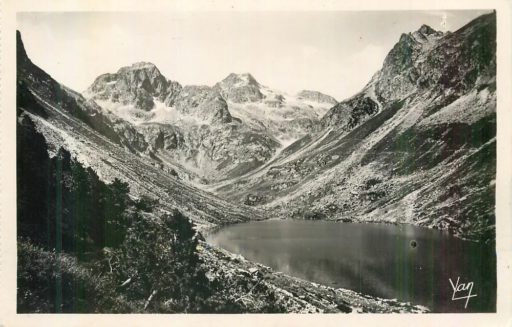 Lac dans les montagnes enneigées — Yan - Recto