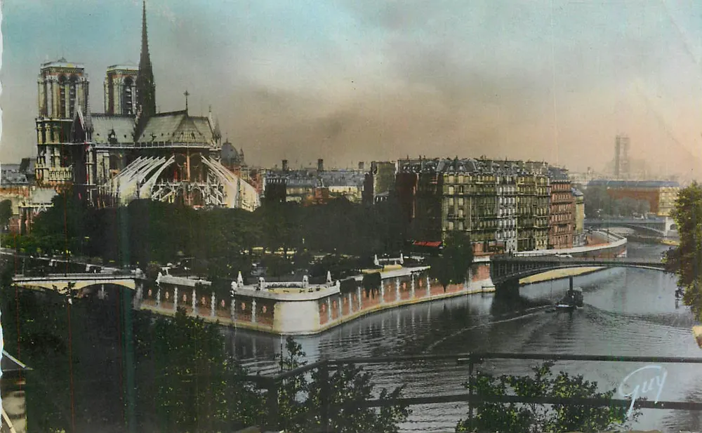 Notre-Dame de Paris — Blick vom Seine — Verlag Guy - Vorderseite