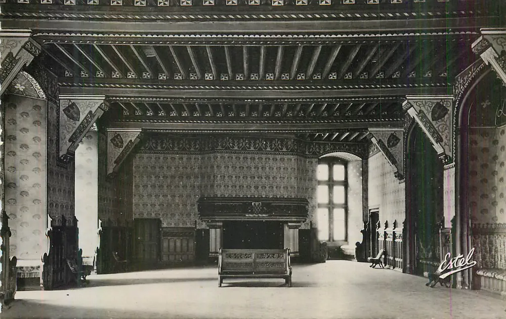 Sala antiga — interior ricamente decorado — Estel - Frente