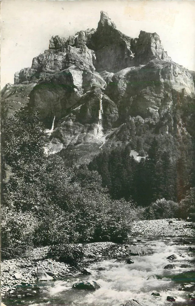 Felsige Berglandschaft mit Wasserfall — natürliche Ansicht — Verleger nicht identifizierbar - Vorderseite