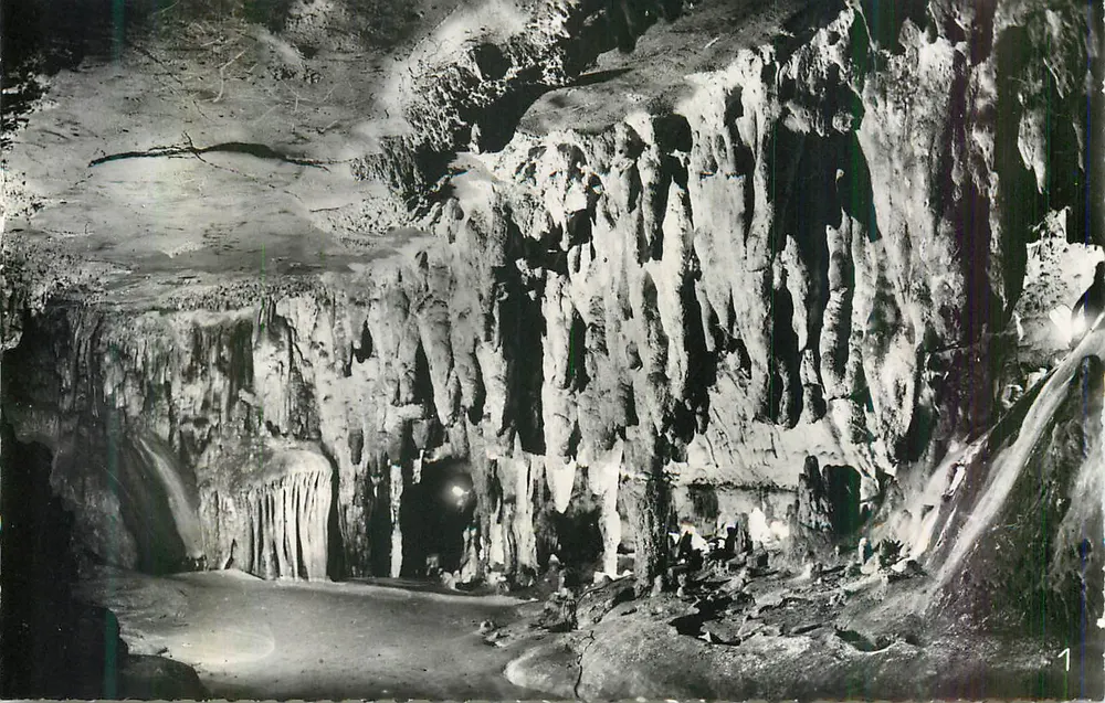 Grotte de la Pierre-qui-Vire — Innenraum — unbekannter Verlag, Seriennummer 1 - Vorderseite