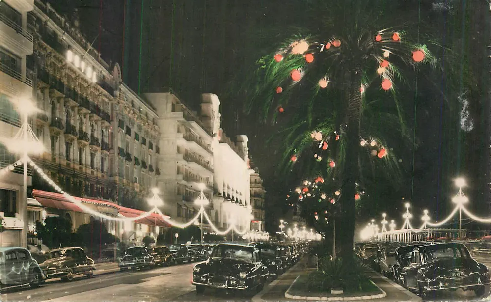 Côte d'Azur — Avenue illuminée en nuit de fête — éditeur non visible - Recto