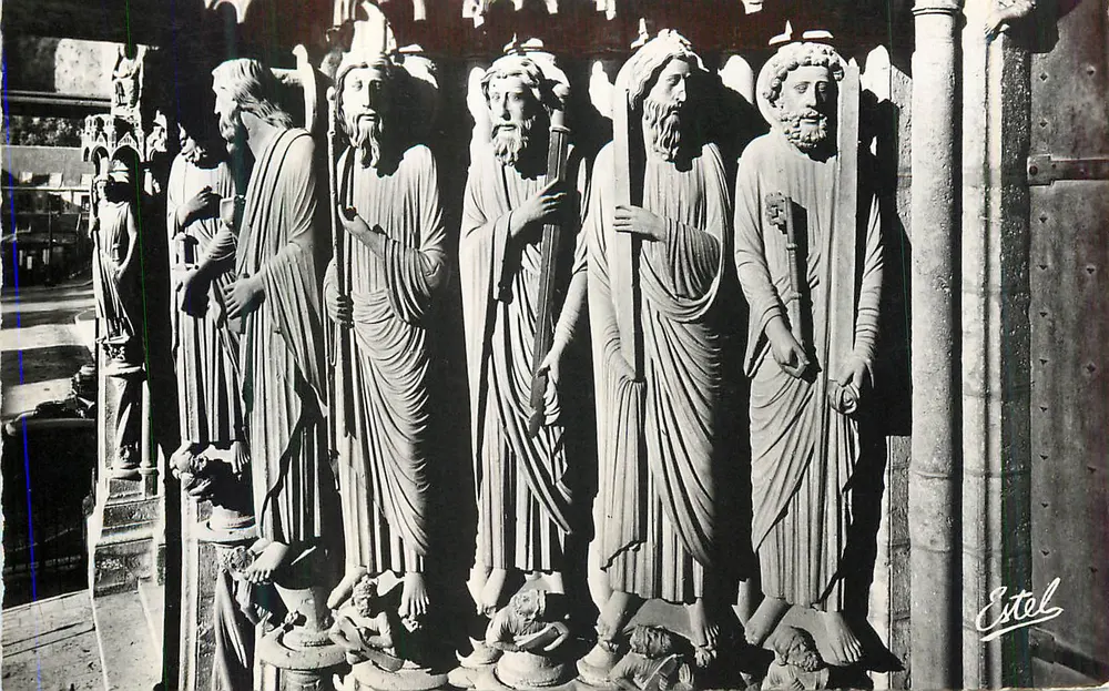 Statuen der Apostel — Kathedrale Notre-Dame de Paris — Estel - Vorderseite