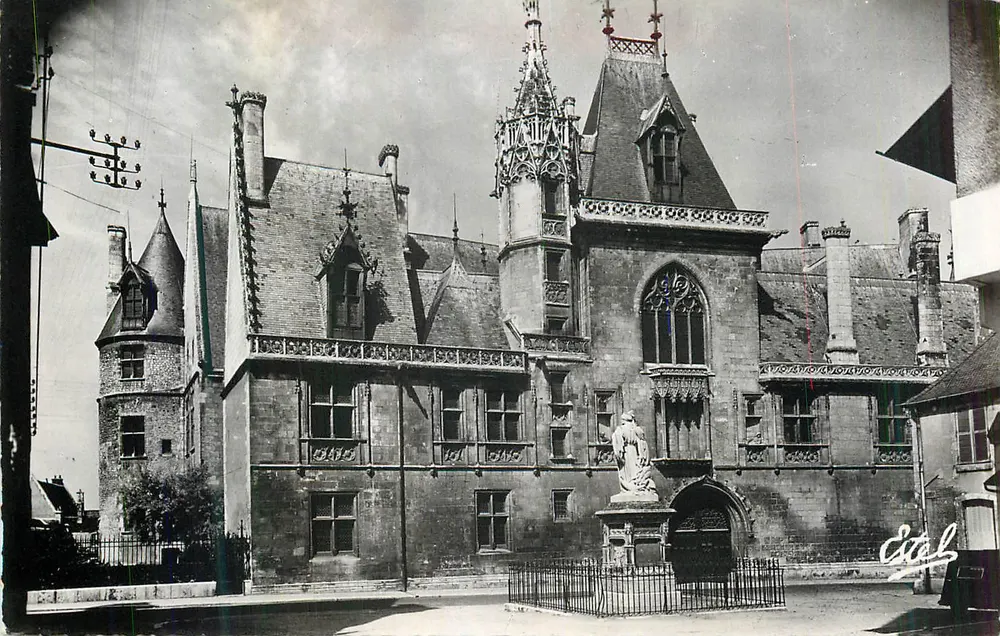 Hôtel de Ville de Saint-Quentin — éditeur Étél - Recto