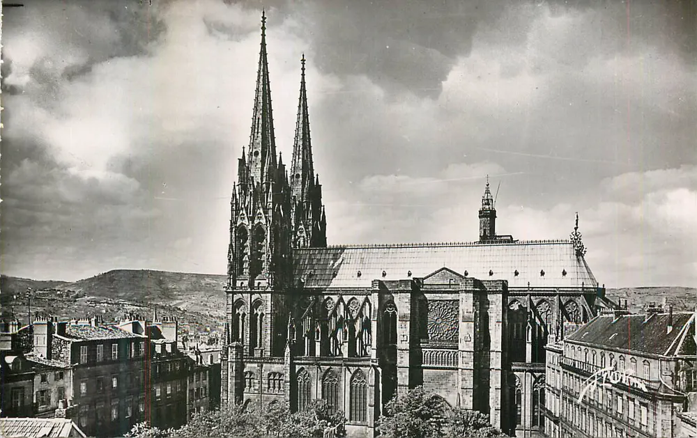 Catedral Notre-Dame de Estrasburgo — vista panorâmica — editor André - Frente
