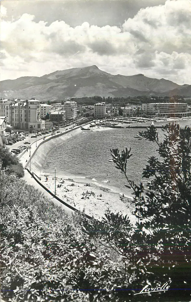 Ansicht der Strand- und Hafen von Larnielle — Verlag Larnielle, Seriennummer nicht sichtbar - Vorderseite