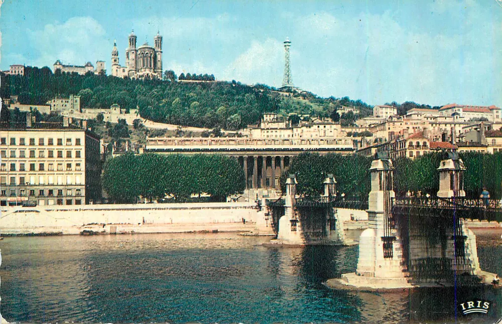 Vista de Lyon — Catedral y torre metálica — editor IRIS - Anverso