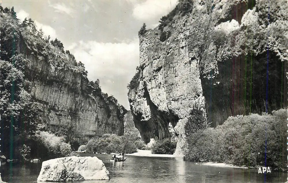 Canal de l'Arpa — vue panoramique — éditeur APA - Recto