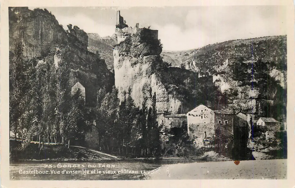 Gorges du Tarn — Castelbouc, vue d'ensemble et le vieux château — éditeur non identifié, n° de série 75 - Recto