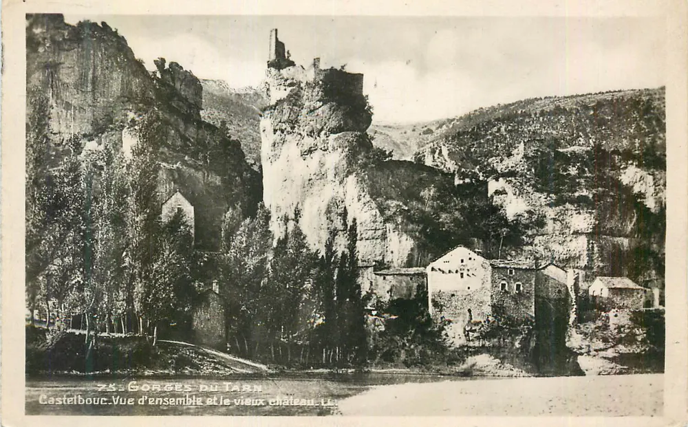 Gorges du Tarn — Castelbouc. Vue d'ensemble et le vieux château — Éditeur : LL, n° 75 - Recto