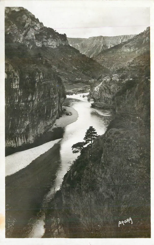 Gorges do rio Argraga — vista panorâmica — ARGRA - Frente