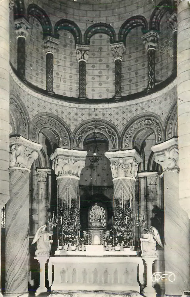 Innenansicht der Kapelle — architektonische Details und Altar — Verlag REO - Vorderseite