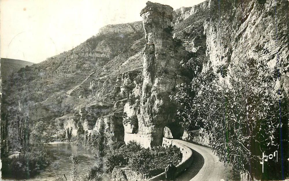 Vue du canyon du Gardon — Éditeur J. Dron, n° 101 - Recto