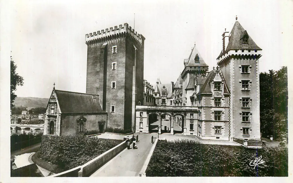 Château de la Bâtie — vue d'ensemble — Éditeur Elfe - Recto