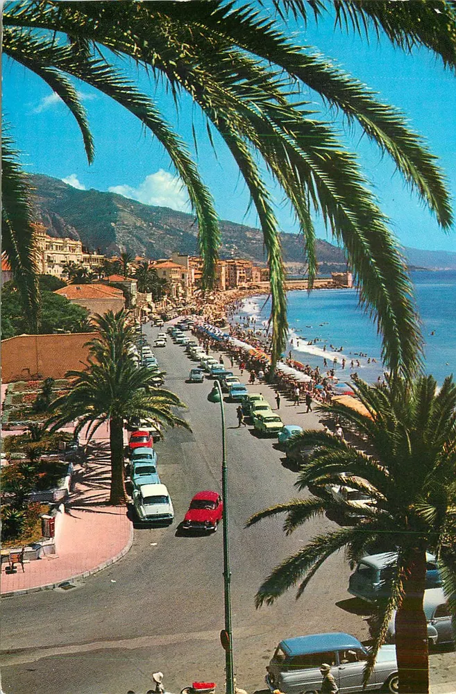 Vista da praia e da promenade em Mônaco — editor não visível - Frente
