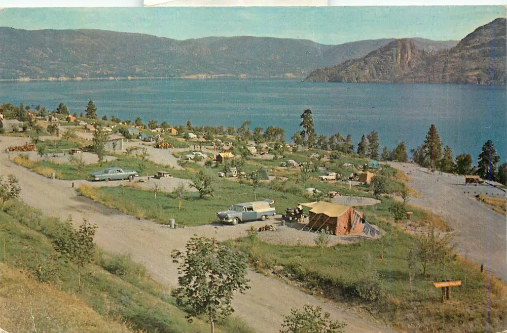 Campingplatz am See — Berge im Hintergrund — Verlag unbekannt - Vorderseite