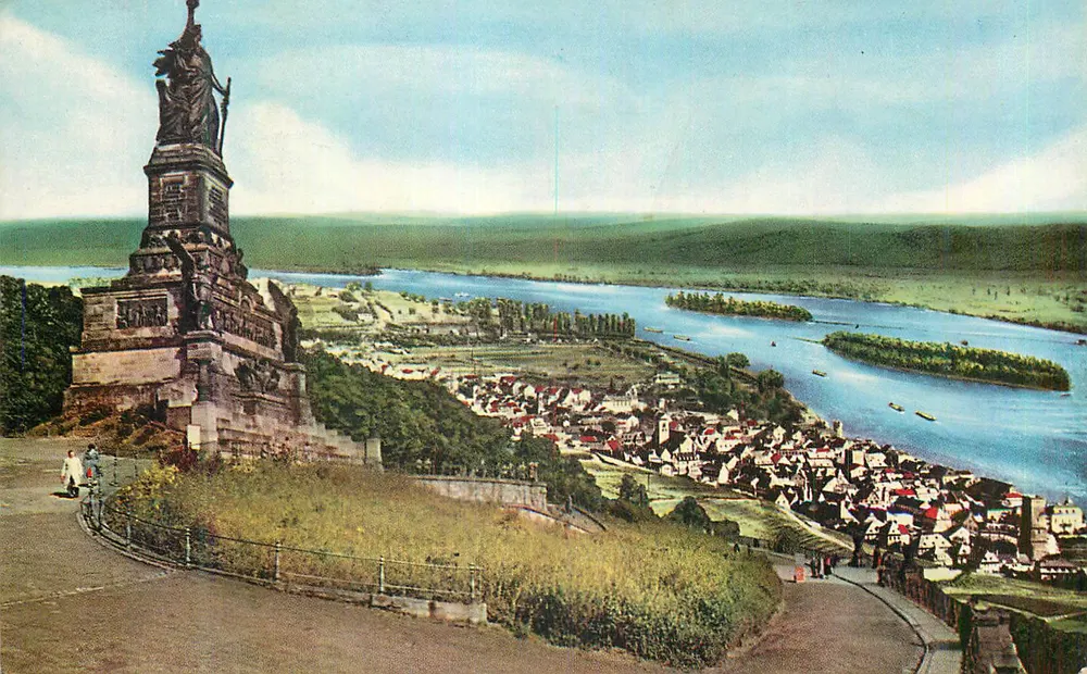 Statue der Freiheit — Panoramablick auf die Stadt und den Fluss — Verleger nicht sichtbar - Vorderseite