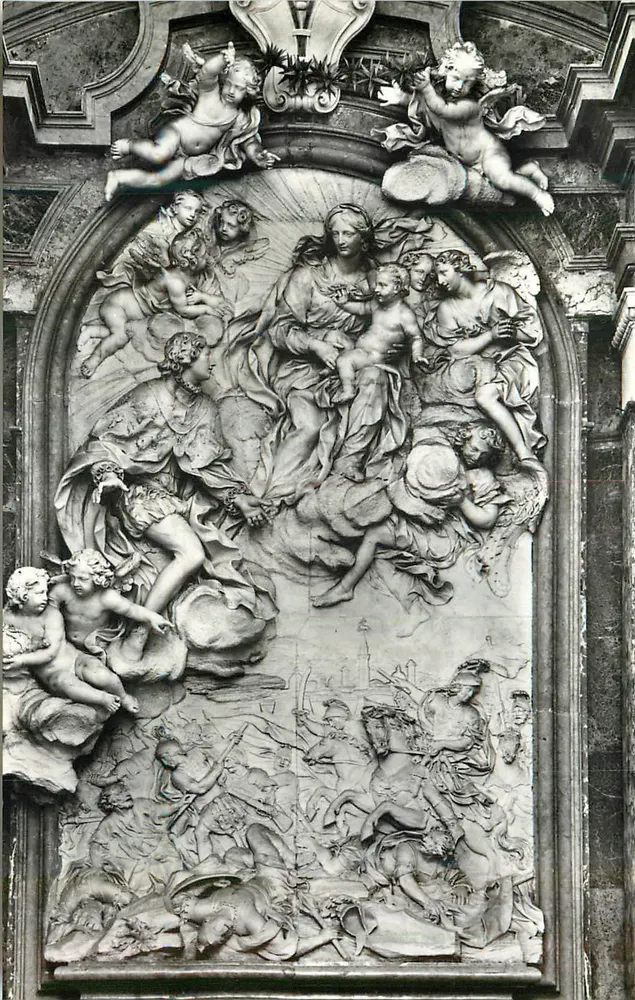 Relief escultórico da Virgem com o Menino cercado de anjos — editor desconhecido, número de série não visível - Frente