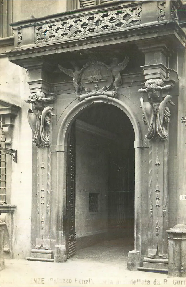 Pistoia (Palazzo Fenzi) — Porta projetada por P. Curi — n° 10 - Frente