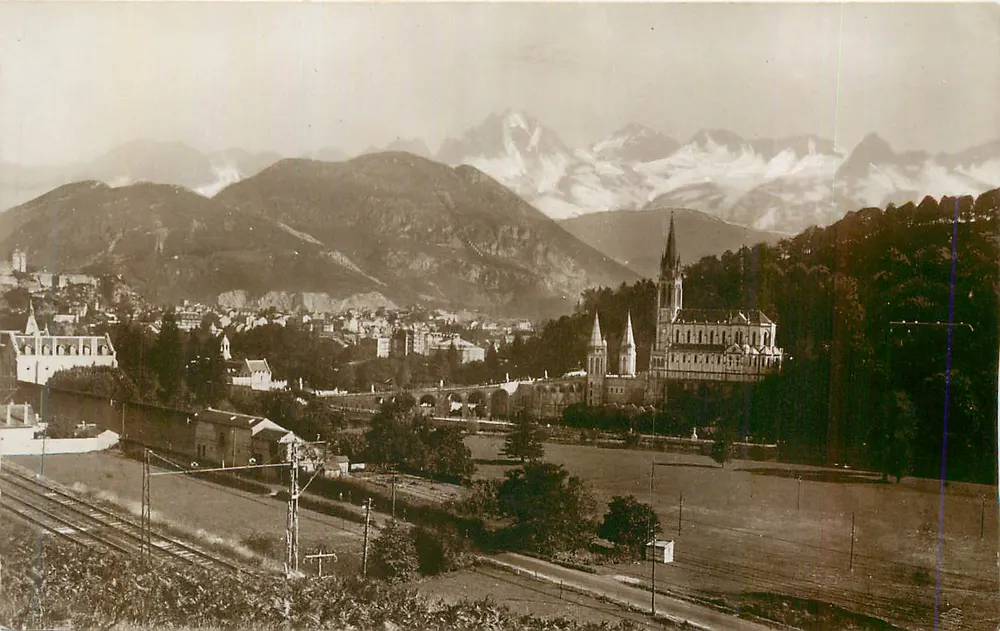 Vista de Chambéry - catedral e montanhas nevadas - editor desconhecido - Frente