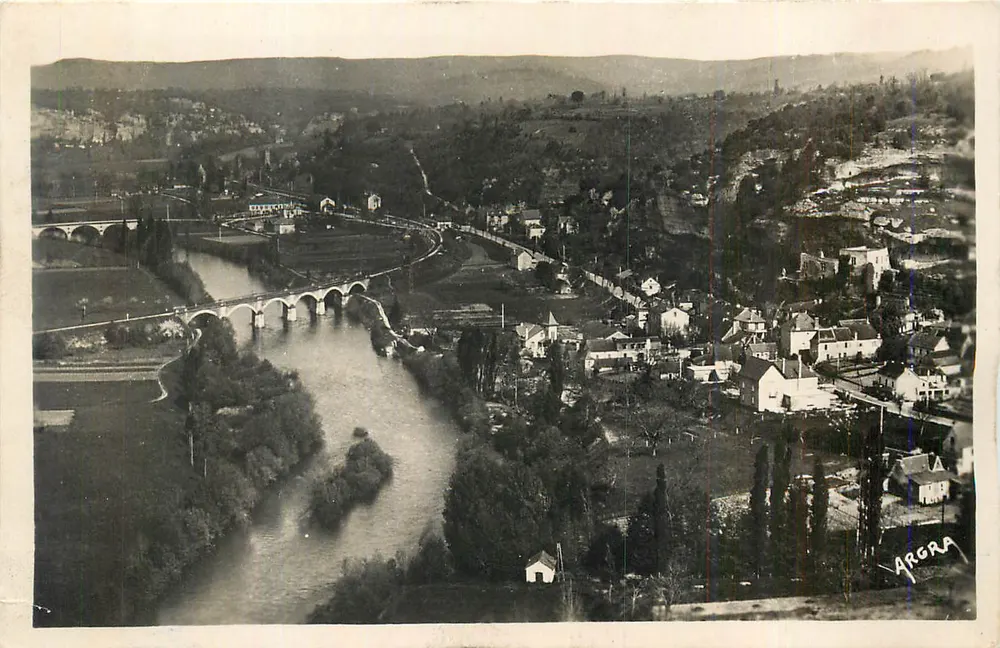 Argros — vista aérea do ponte e do vilarejo — ARGRA - Frente