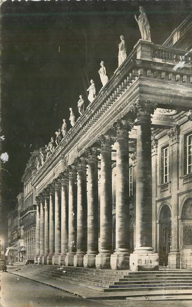 Palais des Beaux-Arts de Lille — Neoklassizistische Fassade mit Säulen und Statuen — unbekannter Verlag - Vorderseite