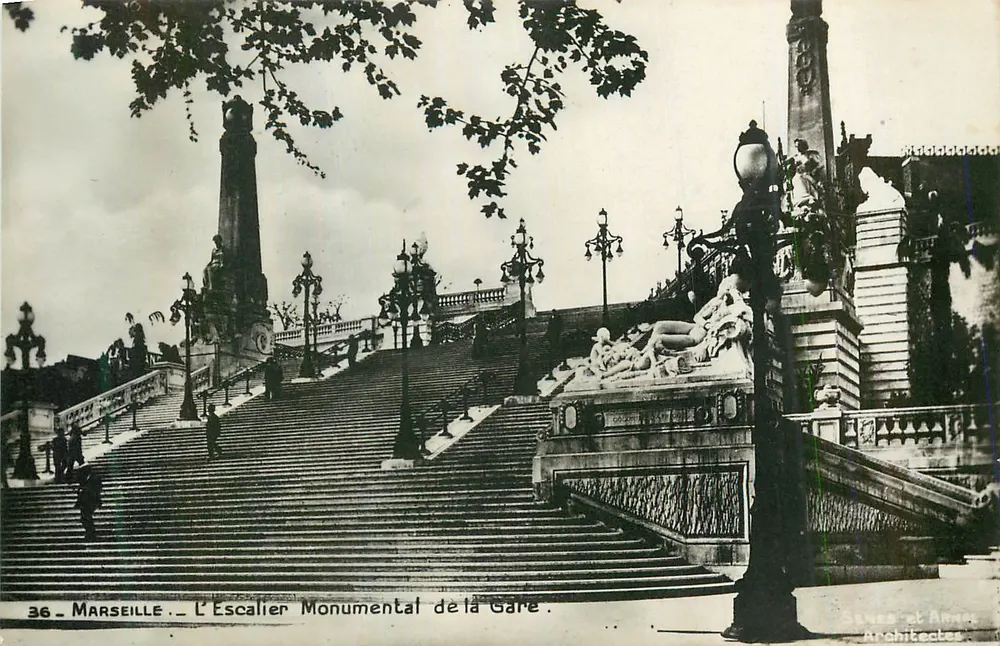 Marseille — A Escada Monumental da Estação — Sénes e Anna, Arquitetos, n°36 - Frente