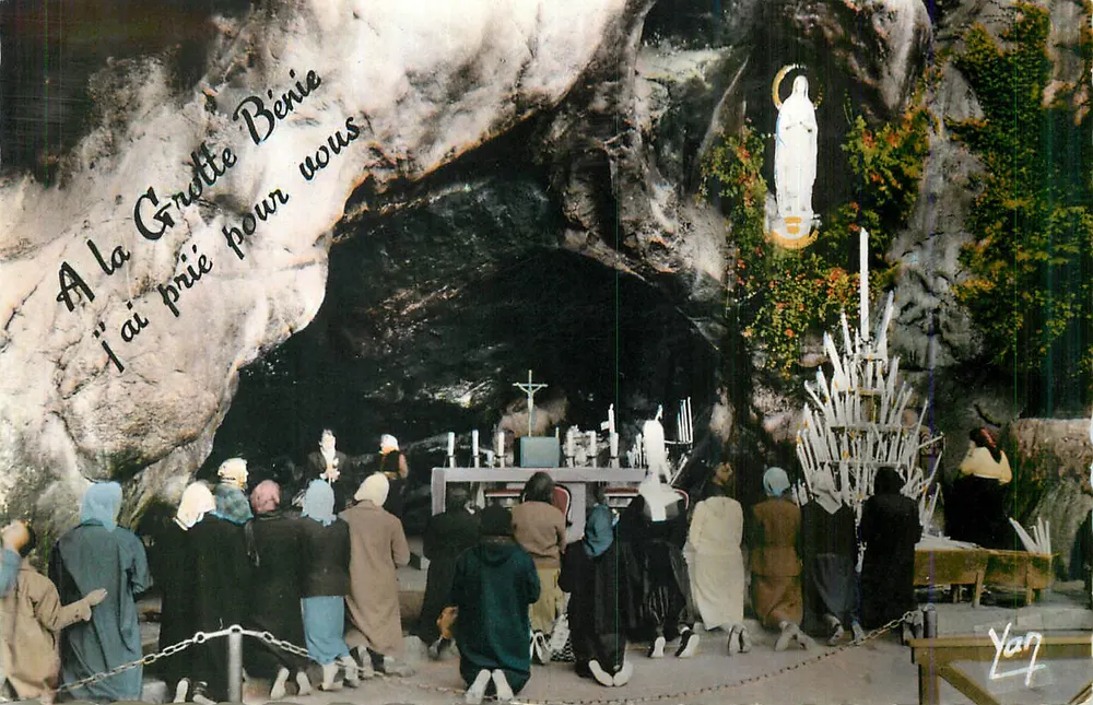 Gruta Benéfica — oração e estátua de Nossa Senhora — editor Yan, n°7 - Frente