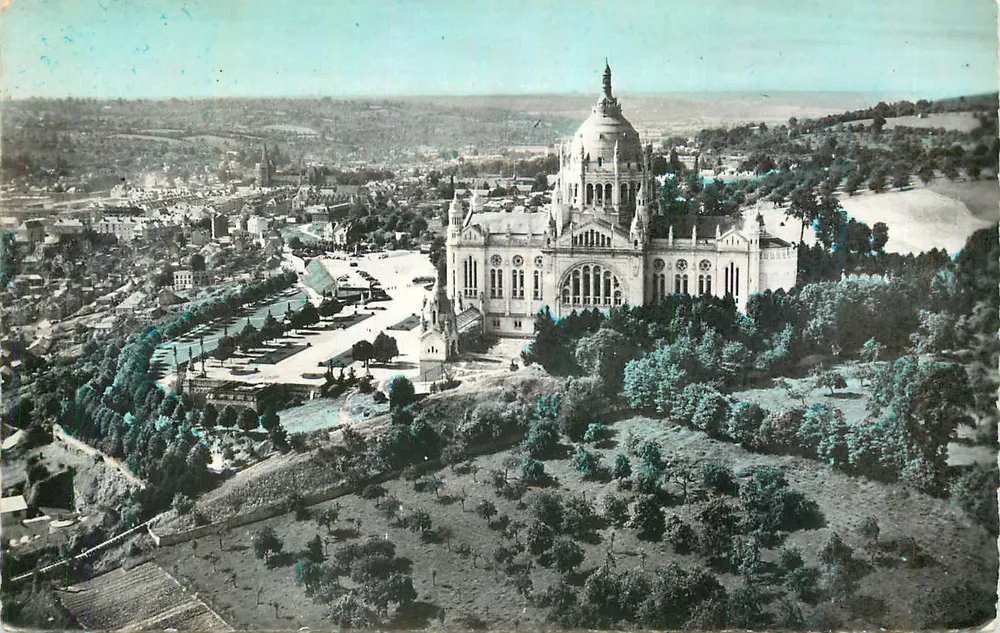 Le monument du Mont Valérien — vue aérienne — éditeur non visible - Recto