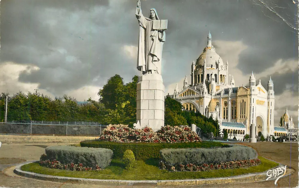 Estátua da Virgem Maria — Basílica do Sacré-Cœur de Montmartre — editor SABY - Frente