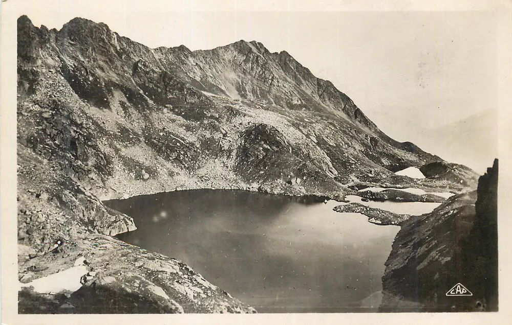 Lago de montanha — vista alpina — CAP - Frente