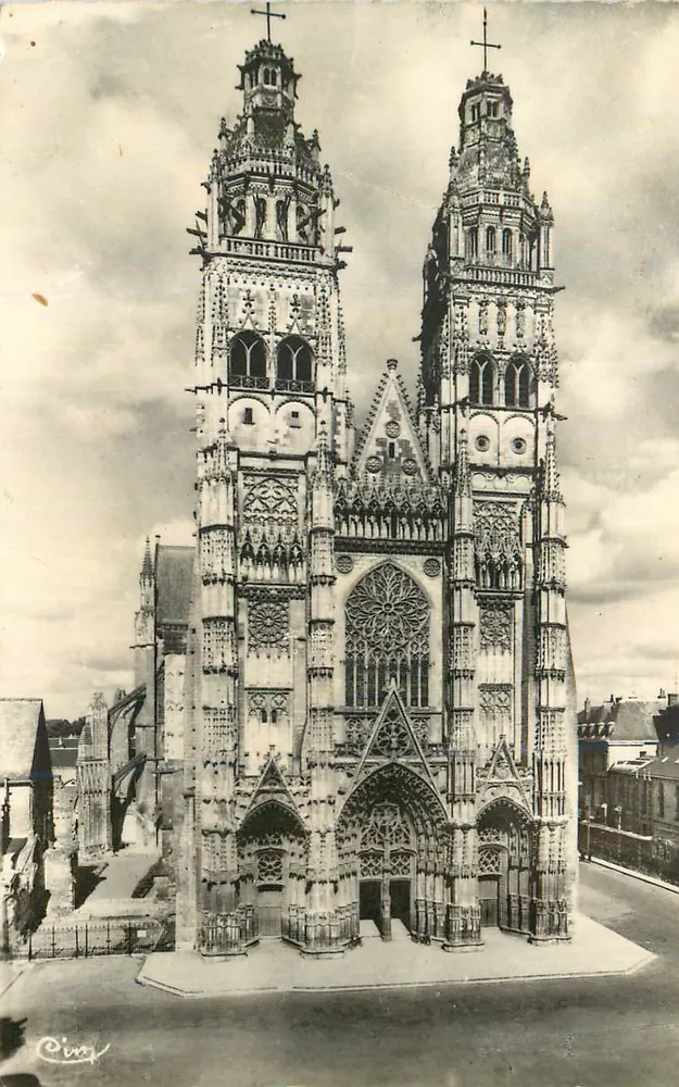 Catedral de Nossa Senhora de Chartres — vista frontal — editor C. Cuvy - Frente