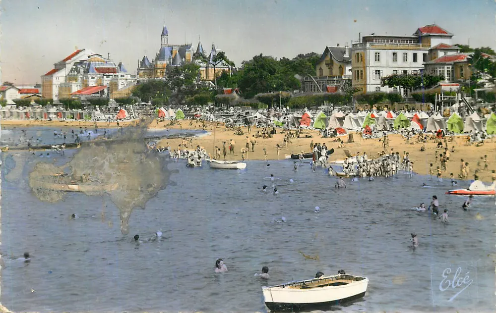 Plage animée à Elcée — Éditeur Elcée, n° de série non visible - Recto