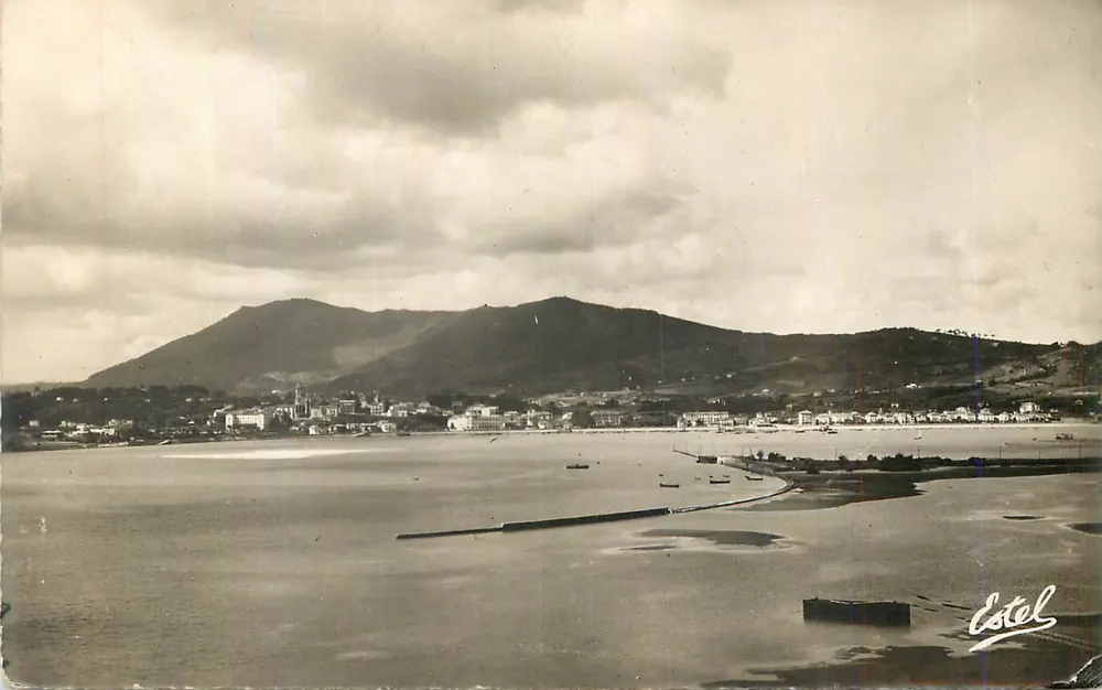Ansicht der Bucht und des Hafens von Saint-Pierre — Estel - Vorderseite