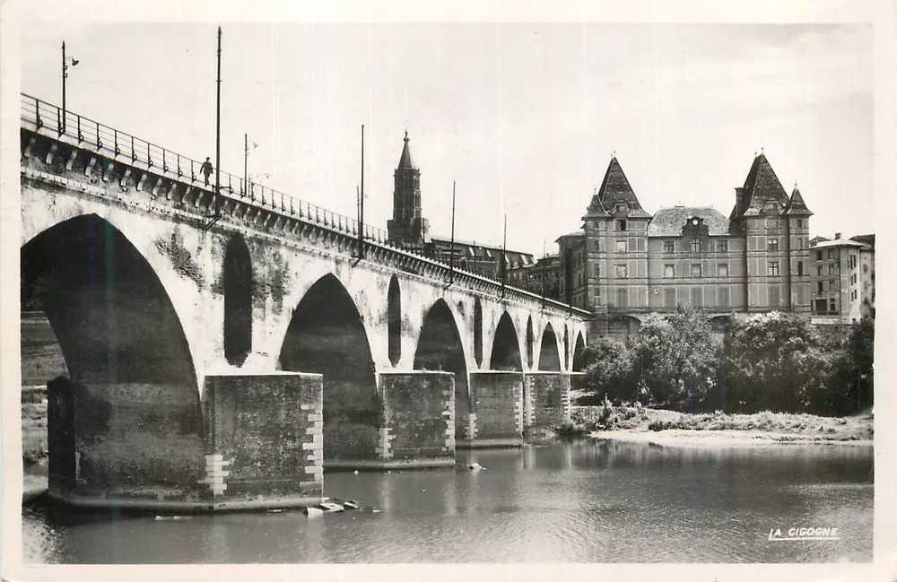 Brücke über den Rhône — Blick auf die Stadt — LA CIGOGNE - Vorderseite