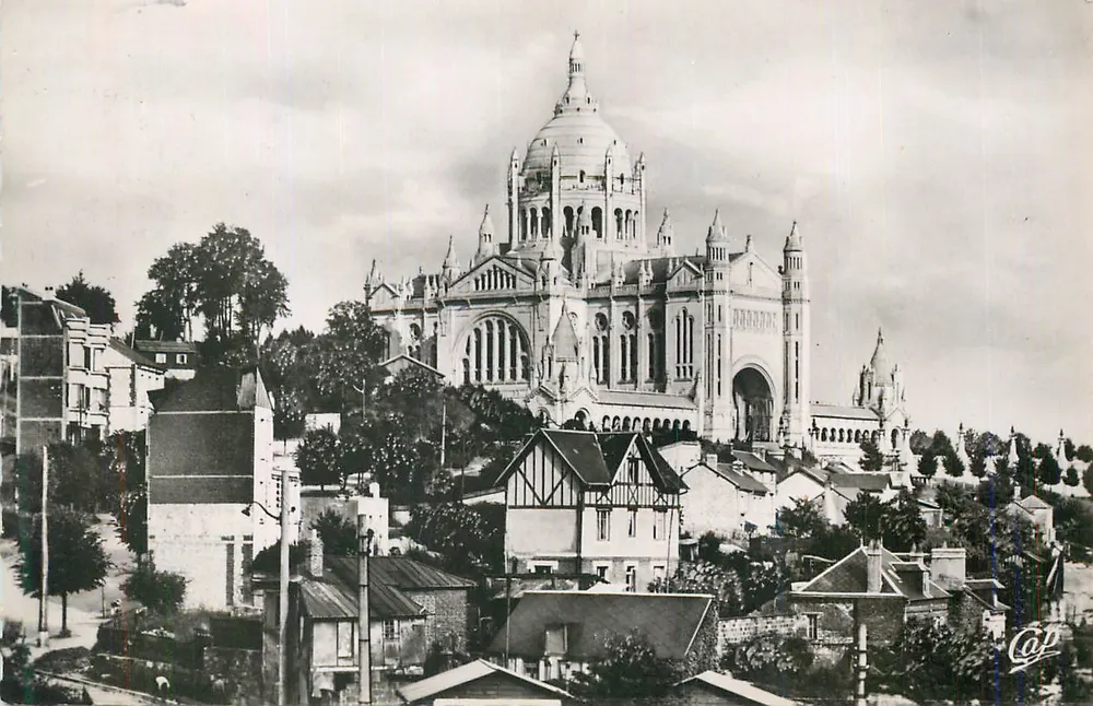 A basílica do Sagrado Coração de Montmartre — vista panorâmica — editor Cap - Frente