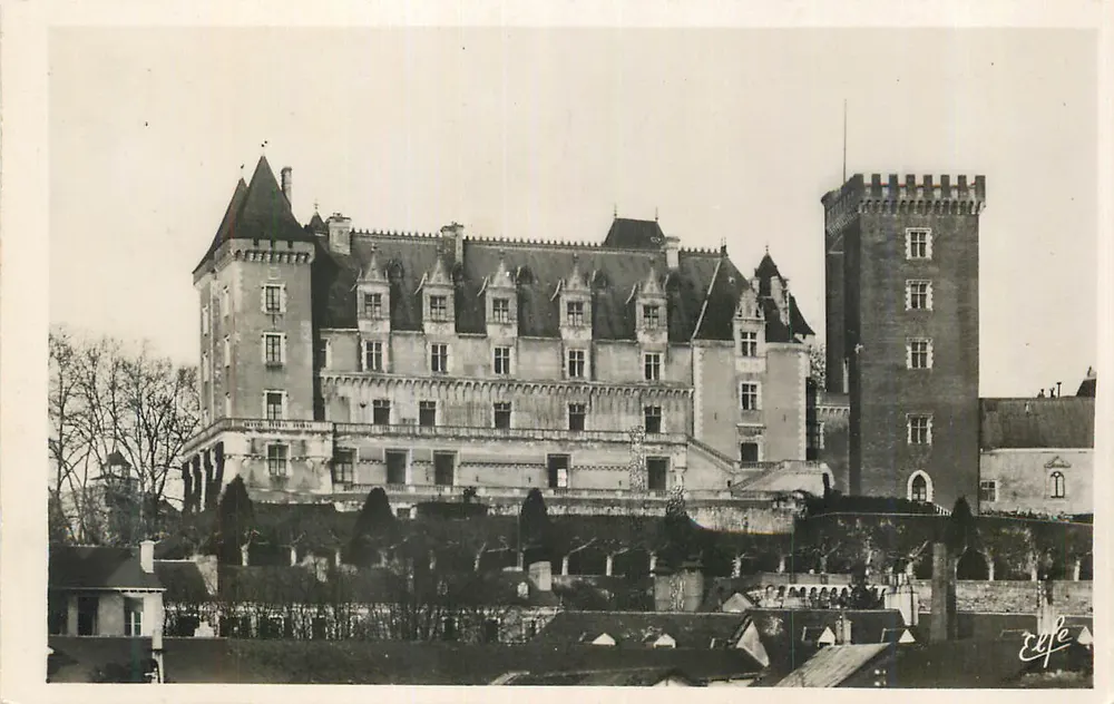 Castelo de Château-Chinon — vista geral — editor 'Cafe' (assinatura visível) - Frente