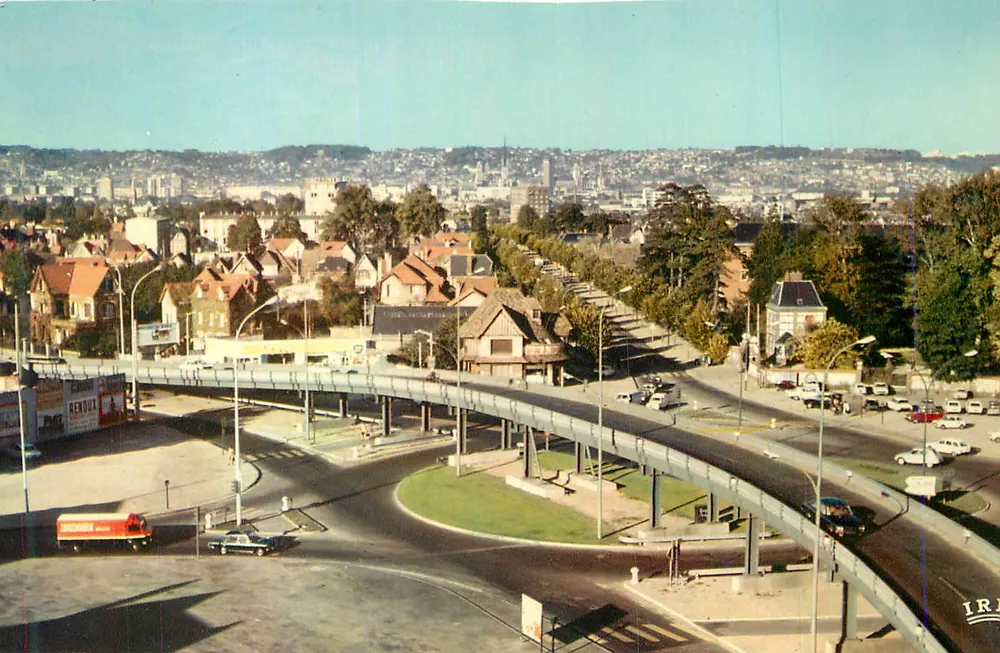 Aerial view of a highway interchange in Irún — Unidentifiable publisher - Front