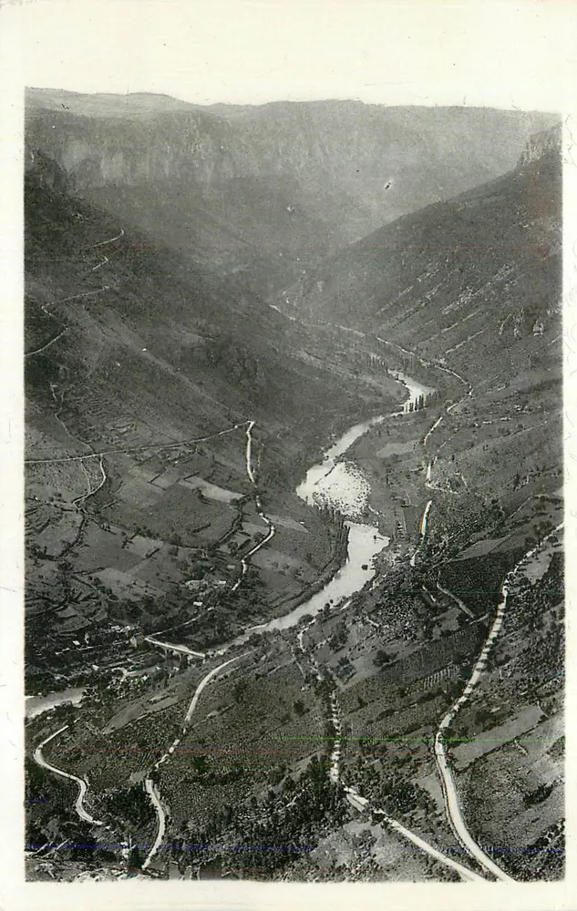 Vallée du fleuve — vue aérienne — éditeur non identifié - Recto