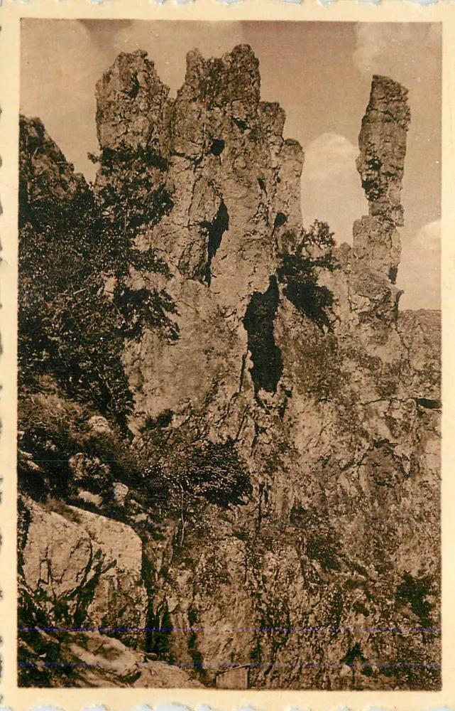 Felsige Klippen — bergiges Landschaftsbild — Verlag unbekannt - Vorderseite