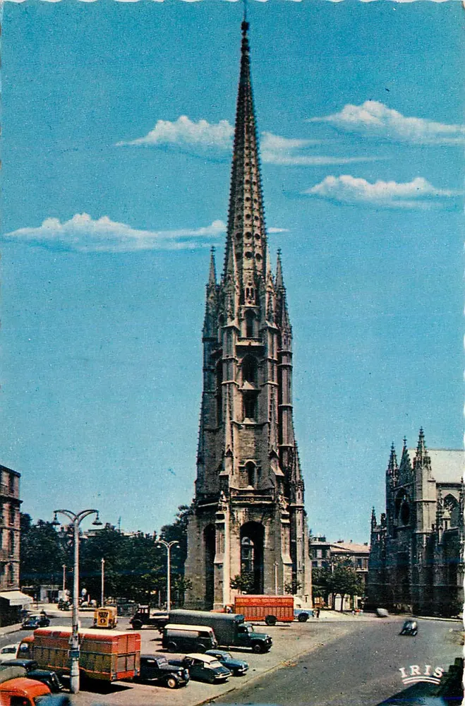 Igreja de São Pedro de Lyon — torre da catedral — editor IRIS - Frente
