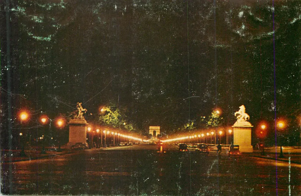 Champs-Élysées — vista noturna com Arco do Triunfo — editor não visível - Frente