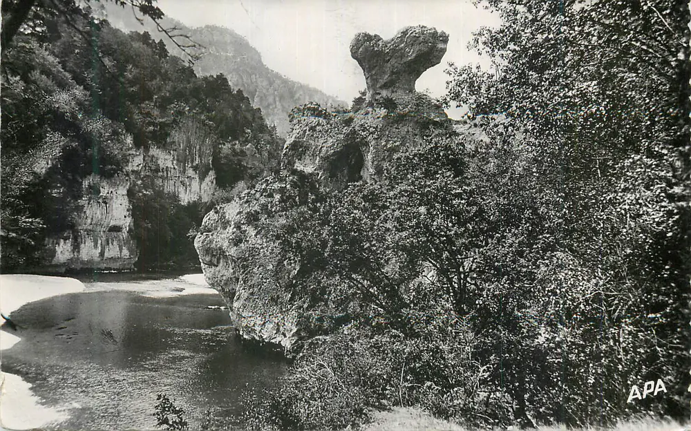 Roche du Diable — Gorges do Verdon — editor ARA - Frente