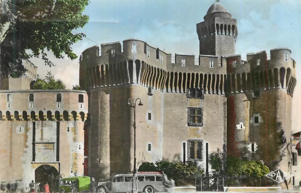 Castelo da Cidade — Torres da porta Notre-Dame — PAF - Frente