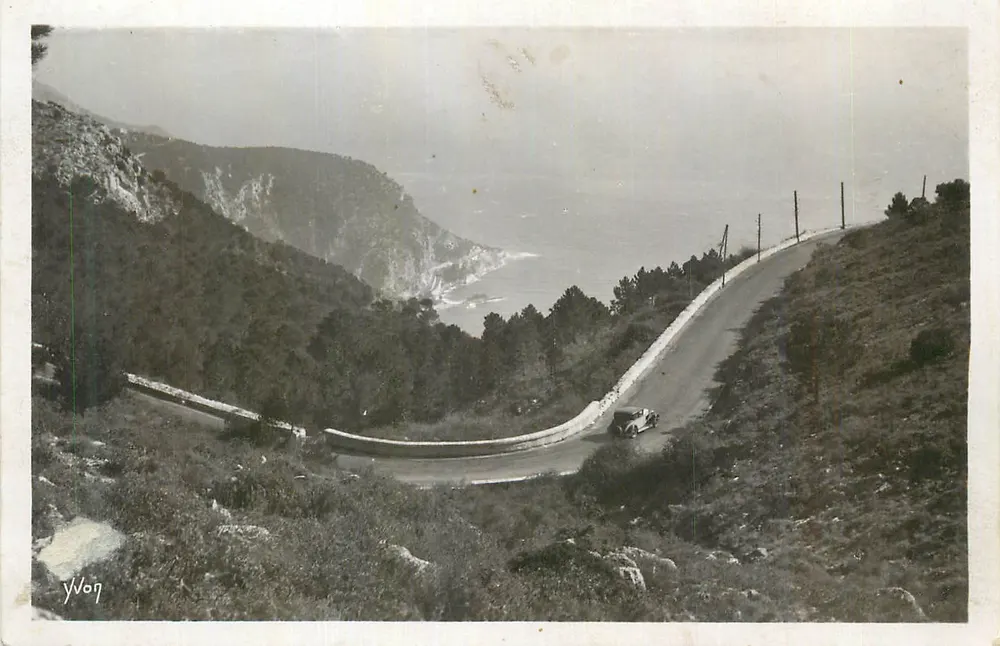 Rodovia costeira na montanha — vista panorâmica — Yvon - Frente