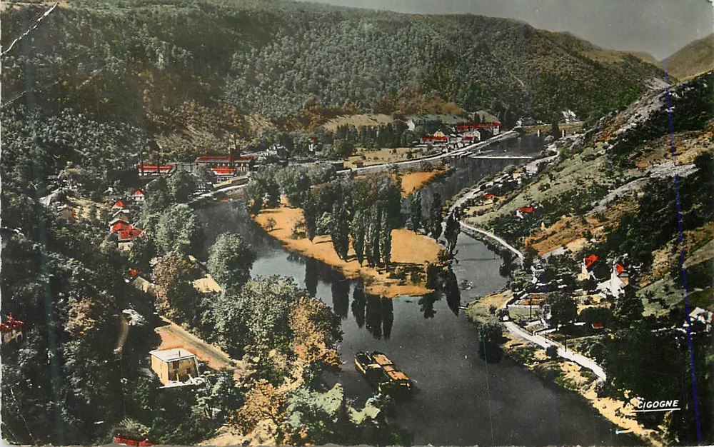 Cegonha — vista panorâmica do vilarejo e do rio — editor Cigogne - Frente