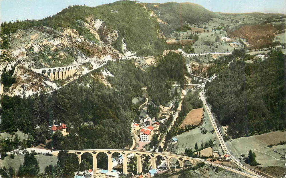 Viaducs et ponts dans les montagnes — vue panoramique — éditeur non identifiable - Recto