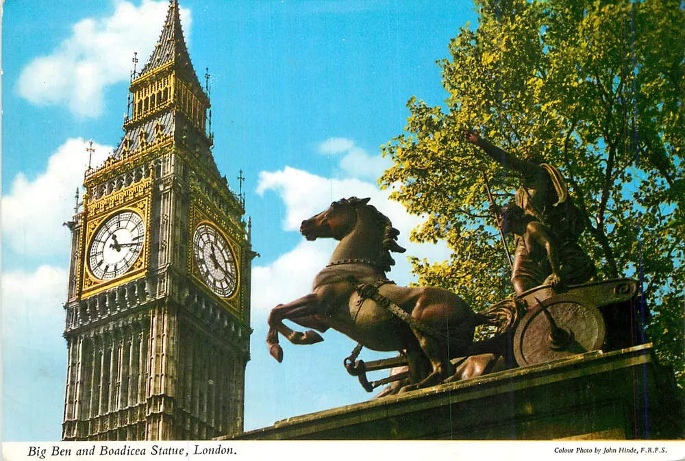 Big Ben e estátua de Boudicca, Londres — Foto colorida por John Hinde, F.R.P.S. - Frente